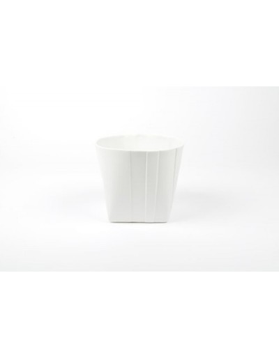 Vaso D&M dobrado em cerâmica branca de 14cm