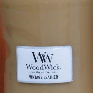 Skórzane świece Woodwick w stylu vintage