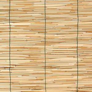 Persiana enrollable de bambú crudo sujetada por nylon