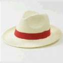 Weißer Hut rot angespannt