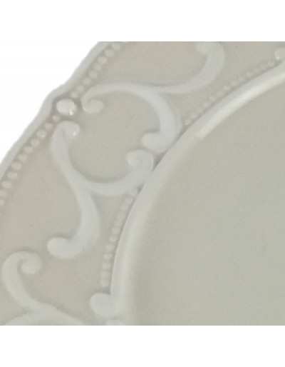 Detalhe de prato de sobremesa de cerâmica redonda