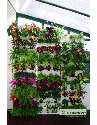 Mini vertical garden for corners